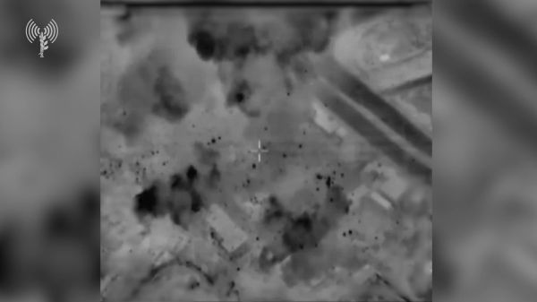 תיעוד: 'הקש בגג' ברצועת עזה, האזרחים נמלטים