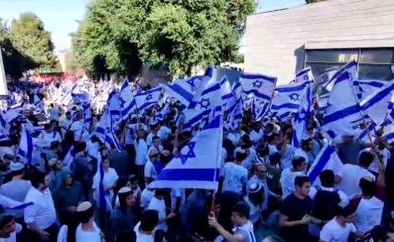 מצעד הדגלים שהפך למצעד הבושה