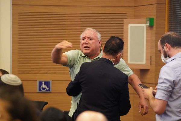 הרמה של הכנסת: "אתה צריך אישפוז, פח אשפה"