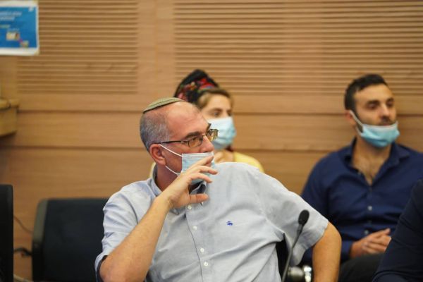 הפשרה בגיור: אורבך עדיין ידרש להצביע על החוק