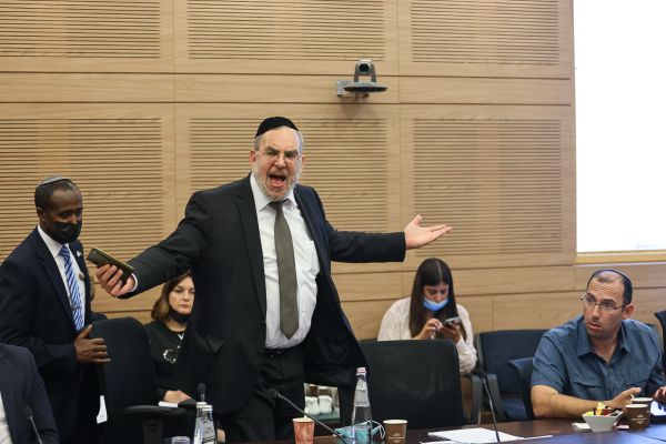 אשר נגד סער: "מתירים את דמם של מיליון חרדים"