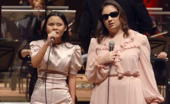 להקת שלוה חוגגים יום הולדת למלכת אנגליה