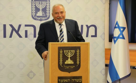 ראש בראש: הקואליציה נאבקת במשרד האוצר