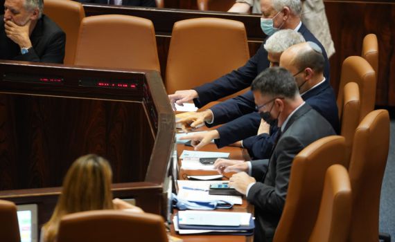 בקואליציה מאיימים: "נפעיל את סעיף 98"