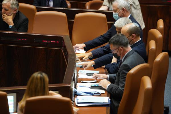 בקואליציה מאיימים: "נפעיל את סעיף 98"