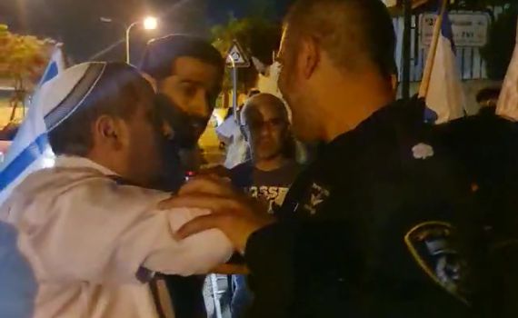 צפו: צעקות על ח"כ עידית סילמן ברחובות