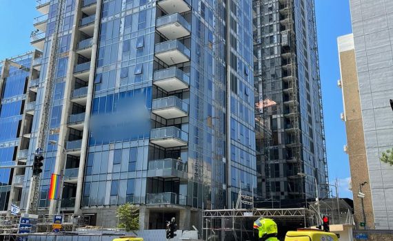 פועל נהרג בקריסת מעלית באתר בניה בתל אביב