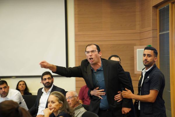 צפו: למה ח"כ שמחה רוטמן צריך פתק מרופא הכנסת?