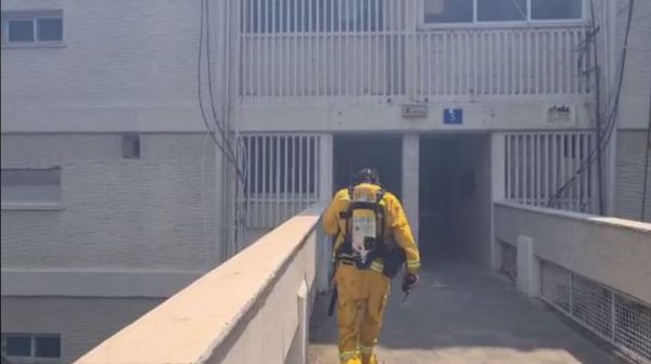 שריפה בחיפה:  מספר דירות עלו באש, התושבים פונו