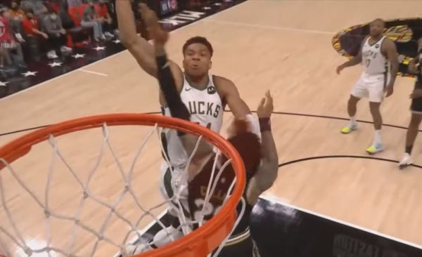 דרמה ב-NBA: הכוכב הענק של הפלייאוף נפצע