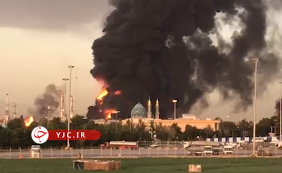 שריפה בבית זיקוק בדרום איראן | צפו