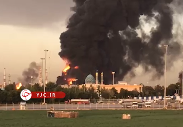 שריפה בבית זיקוק בדרום איראן | צפו