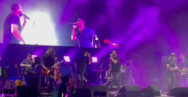 מפגש ענקים: ישי ריבו ועקיבא יחד על הבמה| צפו