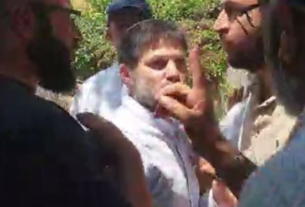 צפו: ערבים תקפו את סמוטריץ' וסטרוק בירושלים