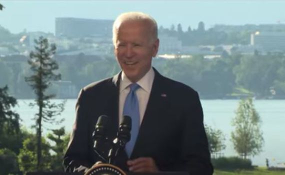 צפו: ג'ו ביידן עלב בעיתונאית בשידור חי