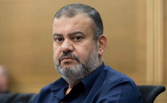 הקואליציה מסתבכת | "זה חוק גזעני; נצביע נגד"