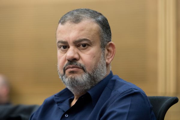 הקואליציה מסתבכת | "זה חוק גזעני; נצביע נגד"