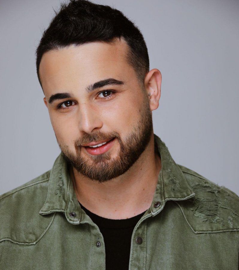 צפו: אליה רוסיליו שכתב את "שני משוגעים" בשיר חדש