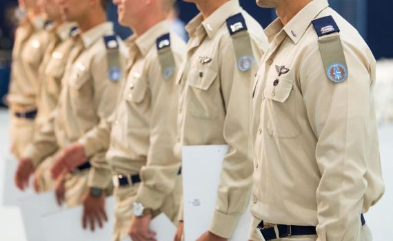 הערב: טקס הענקת דרגות קצונה לבוגרי קורס טיס