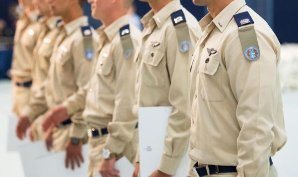 הערב: טקס הענקת דרגות קצונה לבוגרי קורס טיס