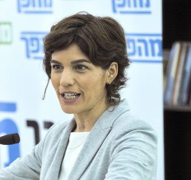 צפו: האם תמר זנדברג רוצה למנוע הנחת תפילין?