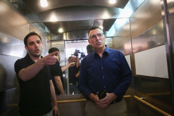 בצד הפערים: בנט, לפיד, שקד וסער בפגישה מכריעה