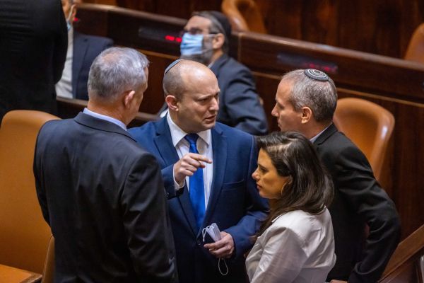 ההכרזה של גנץ מבעירה את הקואליציה