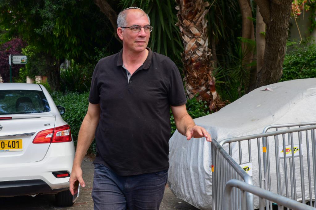 הפגישה שתכריע? אורבך נועד עם הרב יצחק לוי