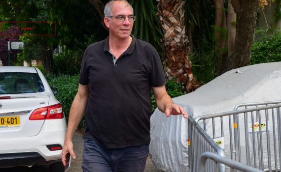 הפגישה שתכריע? אורבך נועד עם הרב יצחק לוי