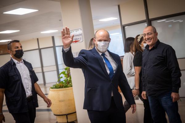 צפו: בנט ולפיד נכנסו למשכן הכנסת; "תהיה ממשלה"