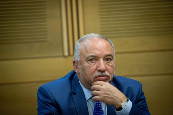 ליברמן לחרדים: "קורא לכם לחזור למקורות"