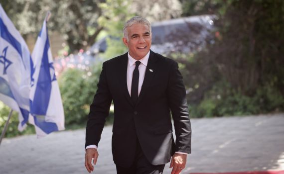 "לפיד עסוק במינויים אישיים וממתין להיות ראש ממשלה"