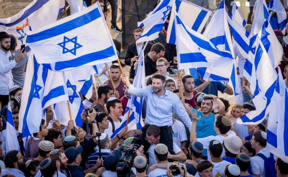 אלפים צועדים בריקודגלים; סמוטריץ' רקד עם קרעי