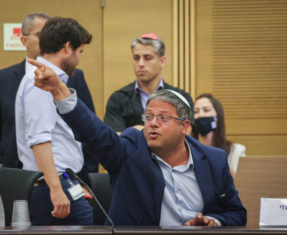 צרחות בכנס: אתה גזען, תפסיק כבר! | צפו