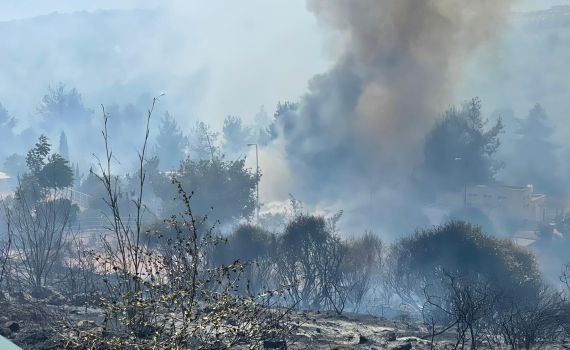 רחובות שלמים פונו, עשן מכסה יישובים  בגוש עציון