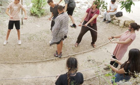 "מחוצלכיתה" – סדנאות מנהיגות ומפגשי גיבוש