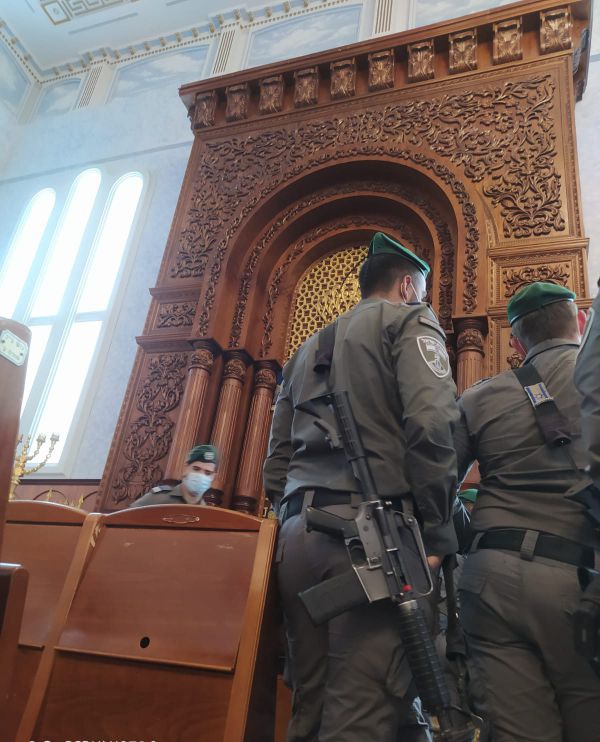 עשרות צוערי מג"ב ביקרו בישיבת חברון של בעלזא