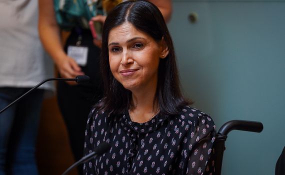 "הופקו לקחים": בריטניה התנצלה בפני אלהרר