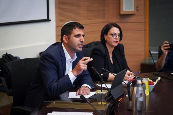 "טפילים": צעקות בדיון בו נקבע מועד השבעת הממשלה