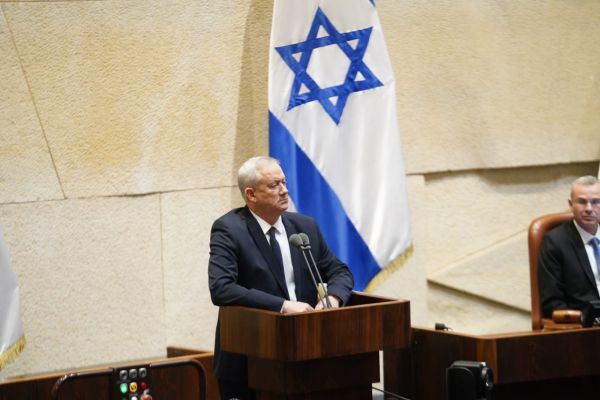 גנץ: "אין מקום לתחנת גלי צה"ל במתכונת הנוכחית"