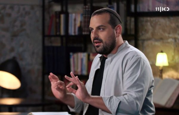 "ככה הבן של הרב הולך?"| עקיבא מספר על הילדות