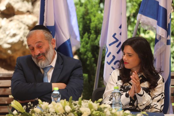 שקד: "מתחייבת לפעול להשיב מסתננים לארצם"