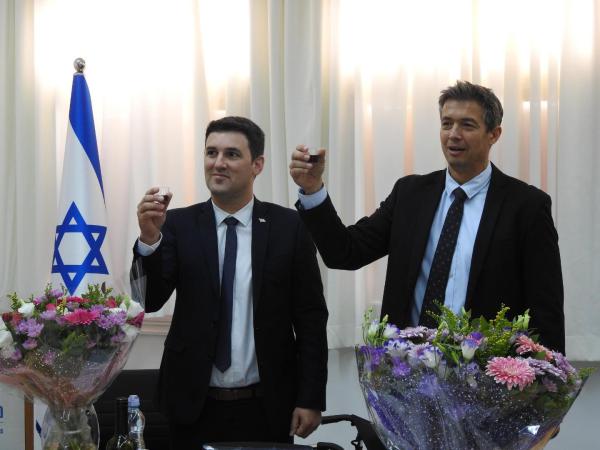 שר חדש ישן: יועז הנדל חזר למשרד התקשורת • צפו