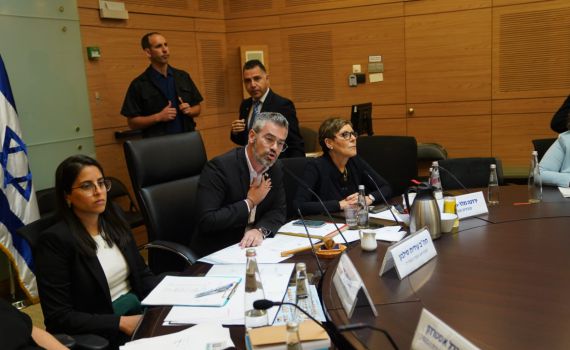 צפו: טופורובסקי מסלק ח"כים מהאופוזיציה בכוח