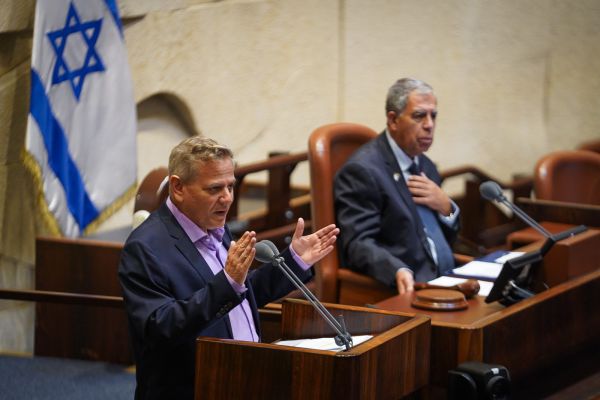 הורוביץ: "נקנוס את מי ששוהה במדינה מסוכנת"