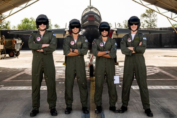 כבוד למגזר: 4 בוגרי עלי וסרוגה סיימו קורס טיס