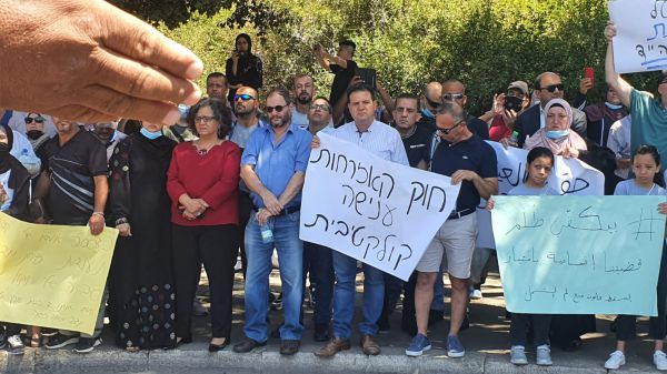 המשותפת מפגינה נגד חוק האזרחות: "חוק גזעני"