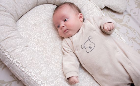 עזרו עכשיו לתינוקת: מי יקרא לה שם בבית הכנסת?