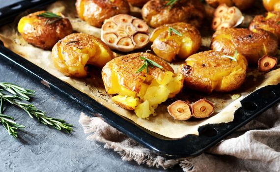 מיוחד לשבת: מתכון לתפוחי אדמה שיגנבו את ההצגה