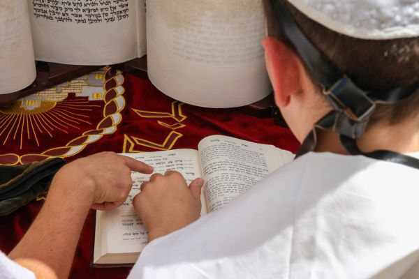 האבא נפטר ודוד יחגוג בר מצווה כיתום. עזרו להם >>